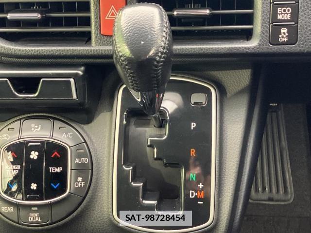 Toyota VOXY 2014-04 7821696-17