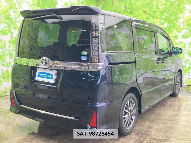 Toyota VOXY 2014-04 7821696-2