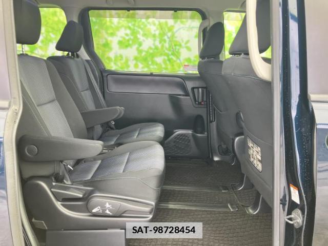 Toyota VOXY 2014-04 7821696-4