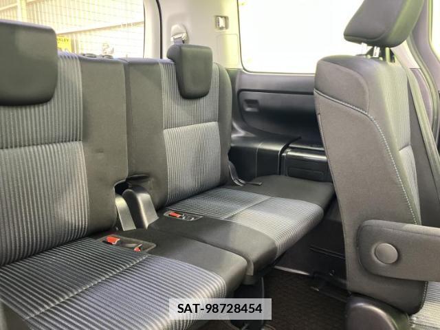 Toyota VOXY 2014-04 7821696-5