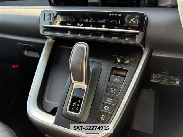 Toyota VOXY 2025-11 7821730-15
