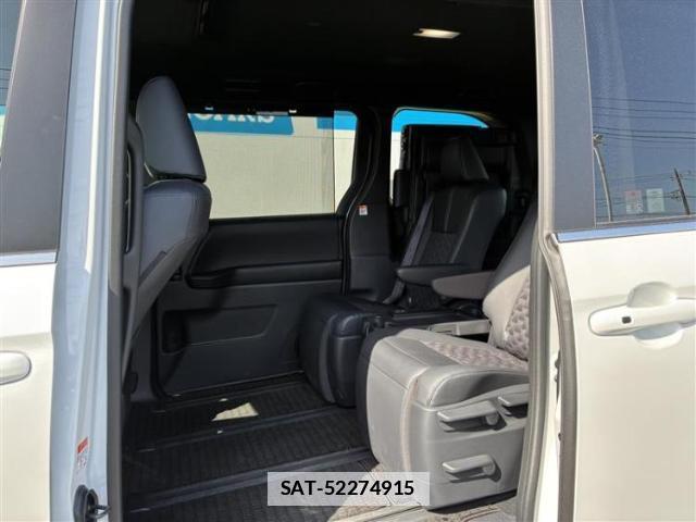 Toyota VOXY 2025-11 7821730-6