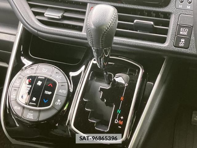 Toyota VOXY 2020-03 7821849-16