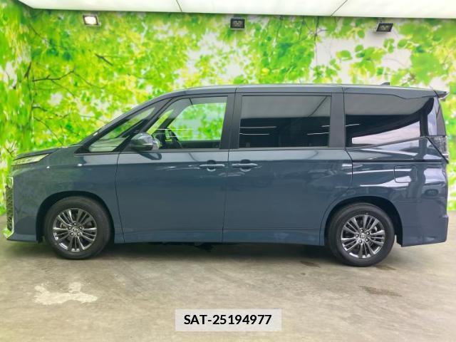 Toyota VOXY 2025-04 7821874-1