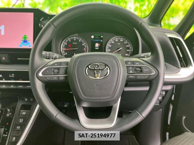 Toyota VOXY 2025-04 7821874-15