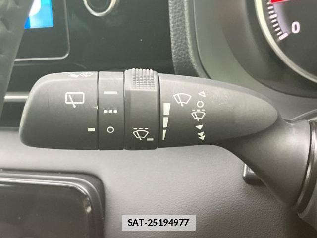 Toyota VOXY 2025-04 7821874-17