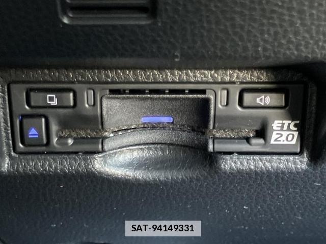 Toyota VOXY 2025-03 7821969-17