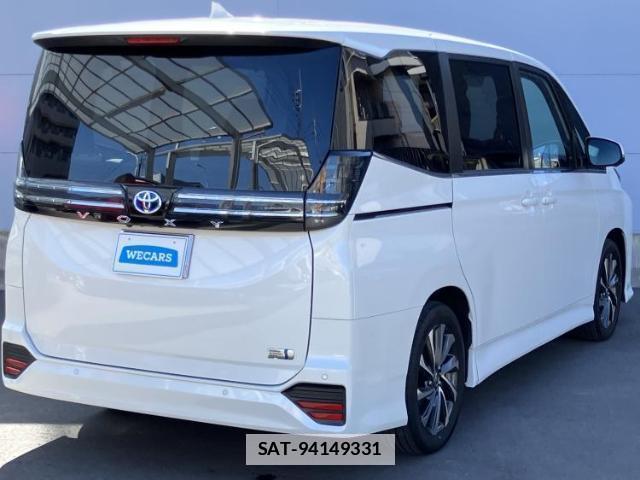 Toyota VOXY 2025-03 7821969-2