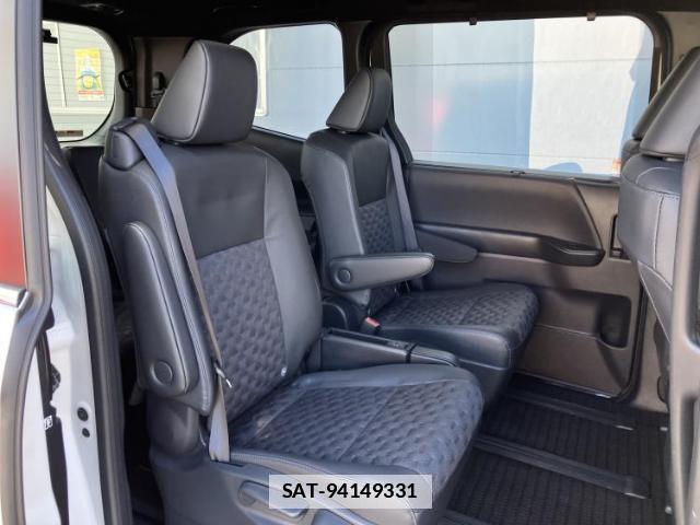 Toyota VOXY 2025-03 7821969-6