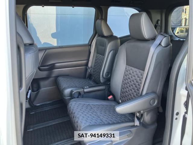 Toyota VOXY 2025-03 7821969-7