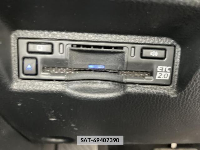 Toyota VOXY 2024-07 7822072-17