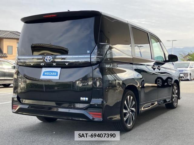 Toyota VOXY 2024-07 7822072-2