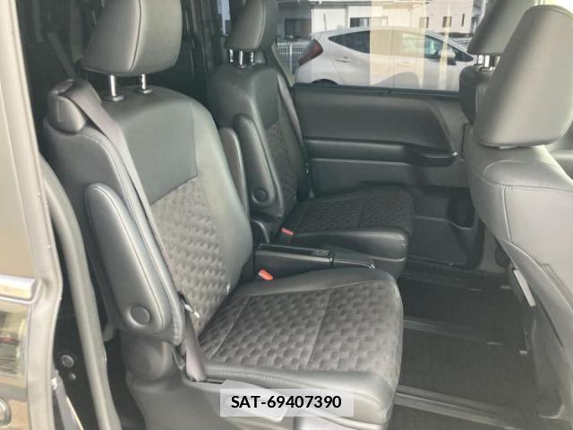 Toyota VOXY 2024-07 7822072-4