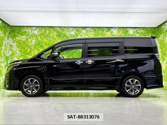 Toyota VOXY 2019-05 7822256-1