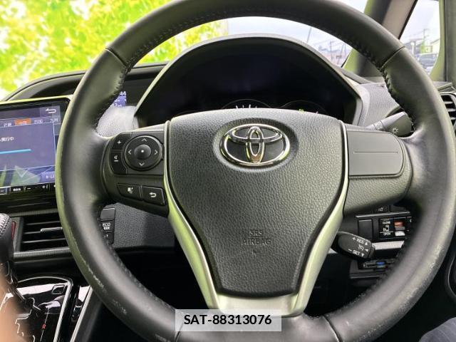 Toyota VOXY 2019-05 7822256-12
