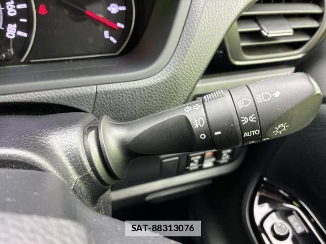 Toyota VOXY 2019-05 7822256-13