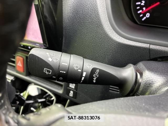 Toyota VOXY 2019-05 7822256-14