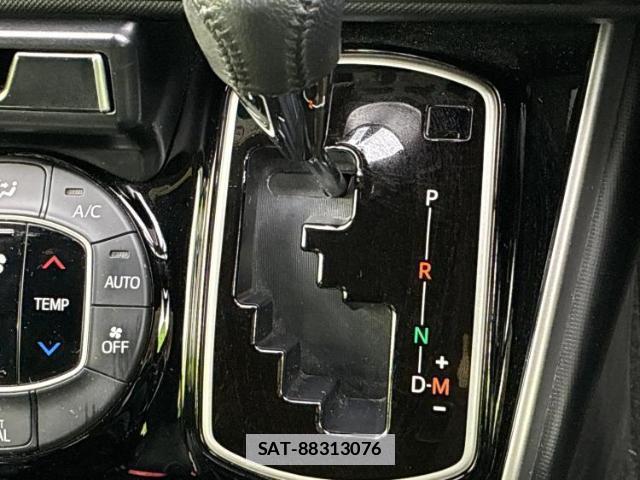 Toyota VOXY 2019-05 7822256-15