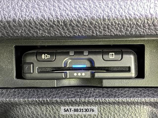 Toyota VOXY 2019-05 7822256-16