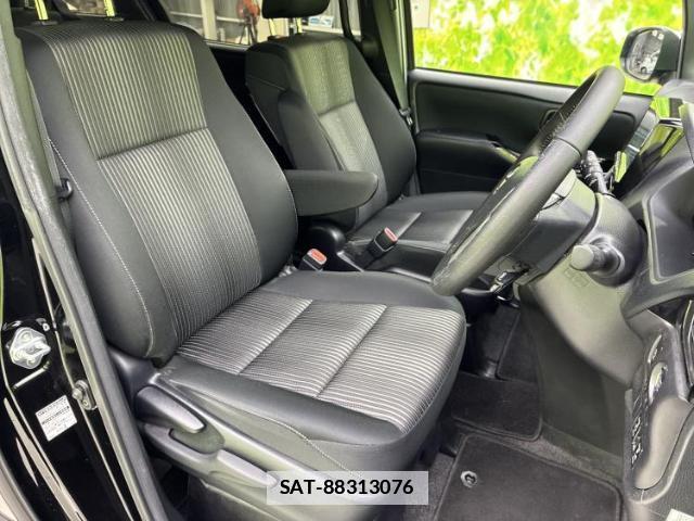 Toyota VOXY 2019-05 7822256-3