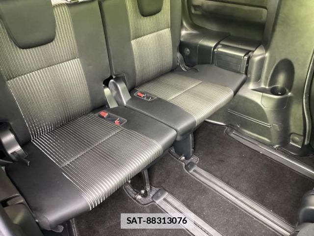 Toyota VOXY 2019-05 7822256-5