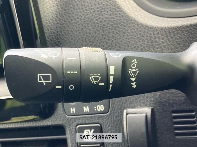 Toyota VOXY 2017-08 7822406-16