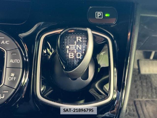 Toyota VOXY 2017-08 7822406-17