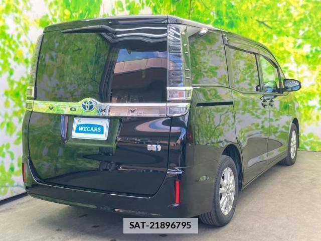 Toyota VOXY 2017-08 7822406-2