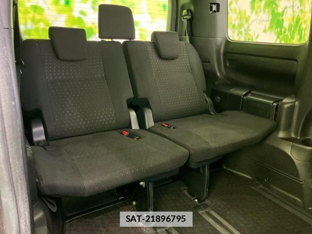 Toyota VOXY 2017-08 7822406-5