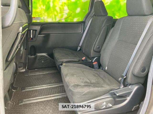 Toyota VOXY 2017-08 7822406-7