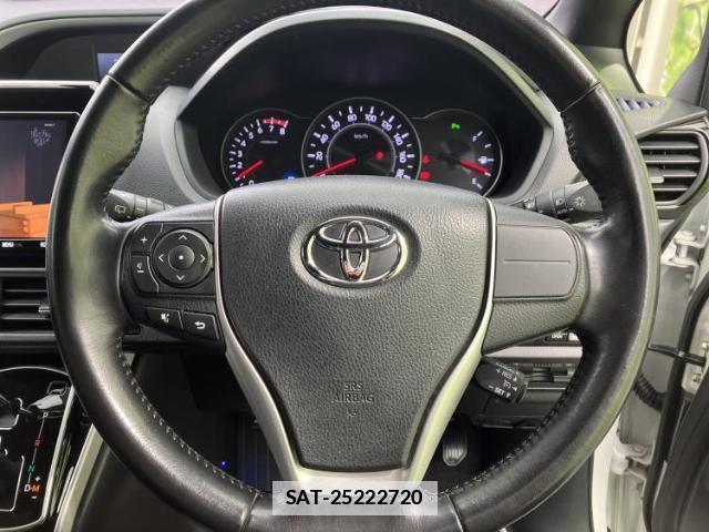 Toyota VOXY 2021-03 7822546-14