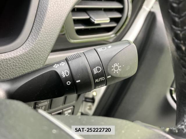 Toyota VOXY 2021-03 7822546-15