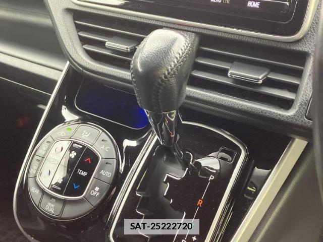 Toyota VOXY 2021-03 7822546-17