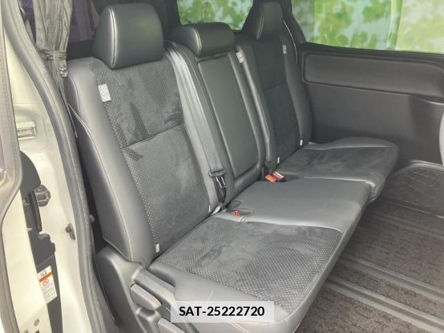 Toyota VOXY 2021-03 7822546-4