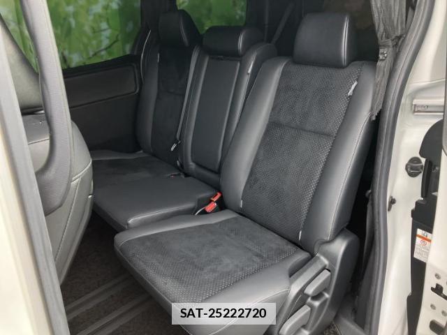 Toyota VOXY 2021-03 7822546-7