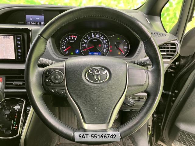 Toyota VOXY 2021-03 7822557-14