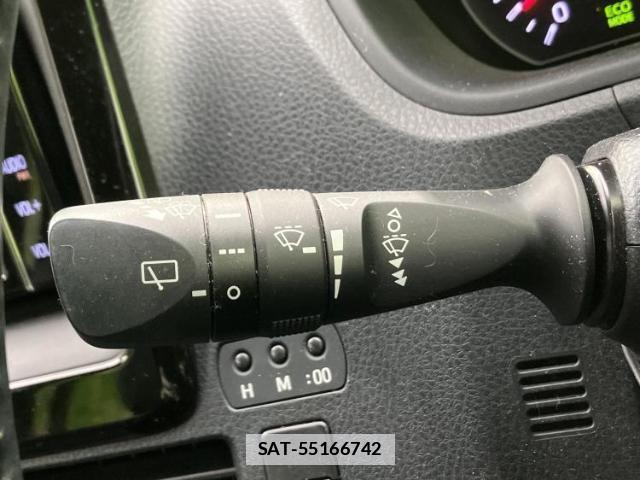 Toyota VOXY 2021-03 7822557-16