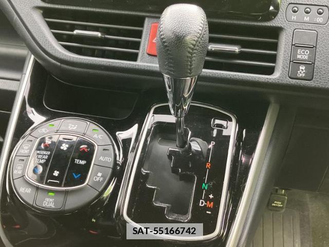 Toyota VOXY 2021-03 7822557-17