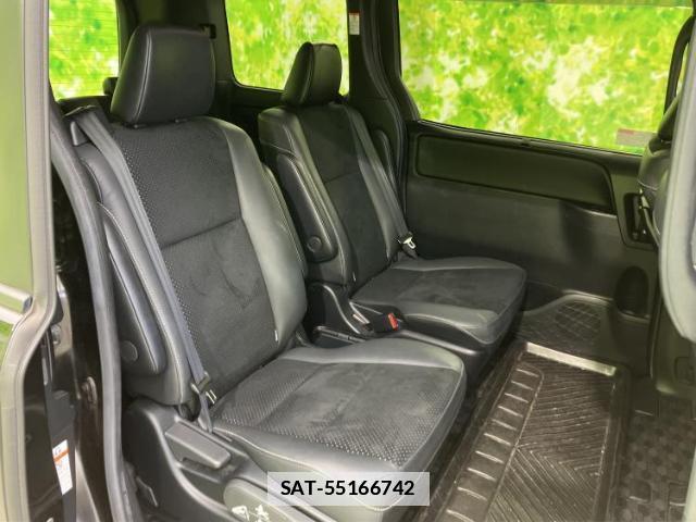 Toyota VOXY 2021-03 7822557-4