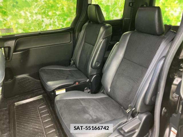 Toyota VOXY 2021-03 7822557-7