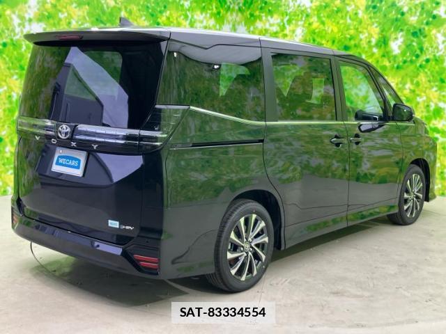 Toyota VOXY 2026-04 7822586-2