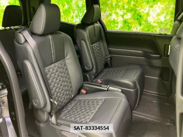 Toyota VOXY 2026-04 7822586-4