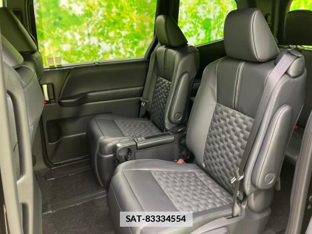 Toyota VOXY 2026-04 7822586-7
