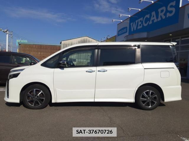 Toyota VOXY 2019-02 7822617-1