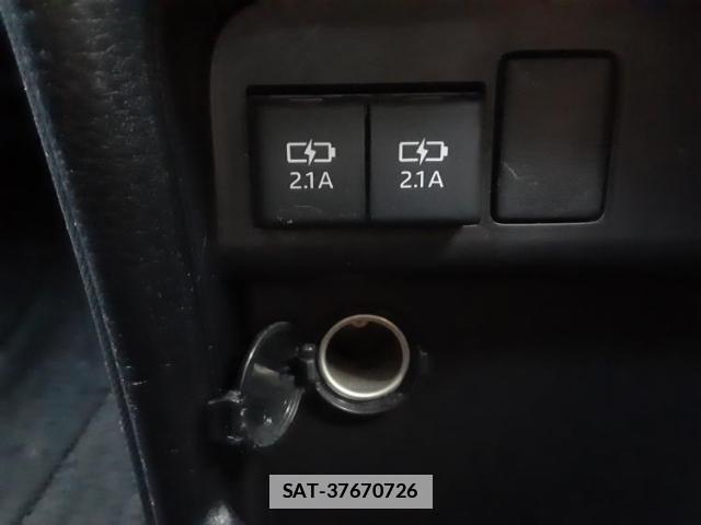 Toyota VOXY 2019-02 7822617-14