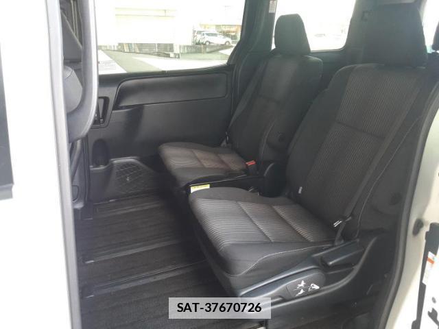 Toyota VOXY 2019-02 7822617-6