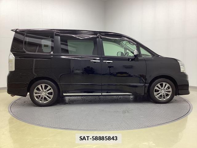 Toyota VOXY 2013-09 7822689-15