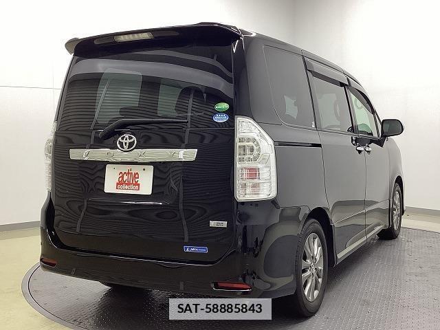 Toyota VOXY 2013-09 7822689-16