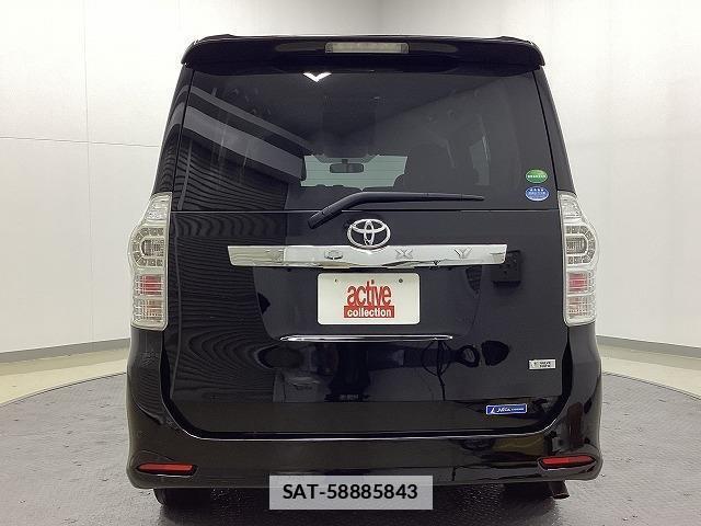 Toyota VOXY 2013-09 7822689-17