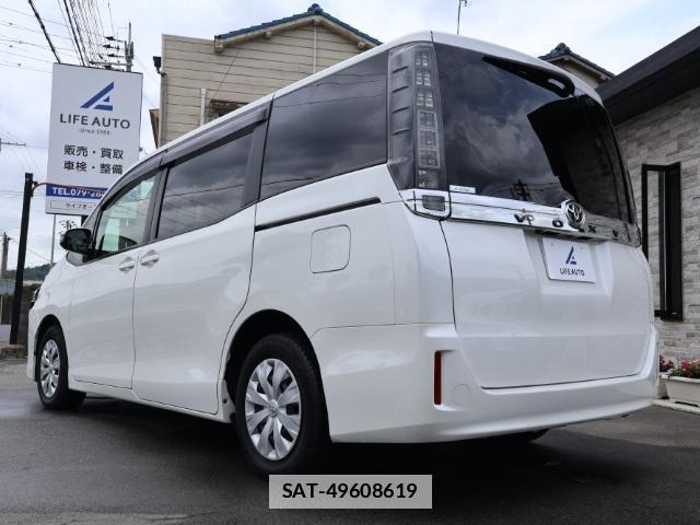 Toyota VOXY 2015-10 7822985-2